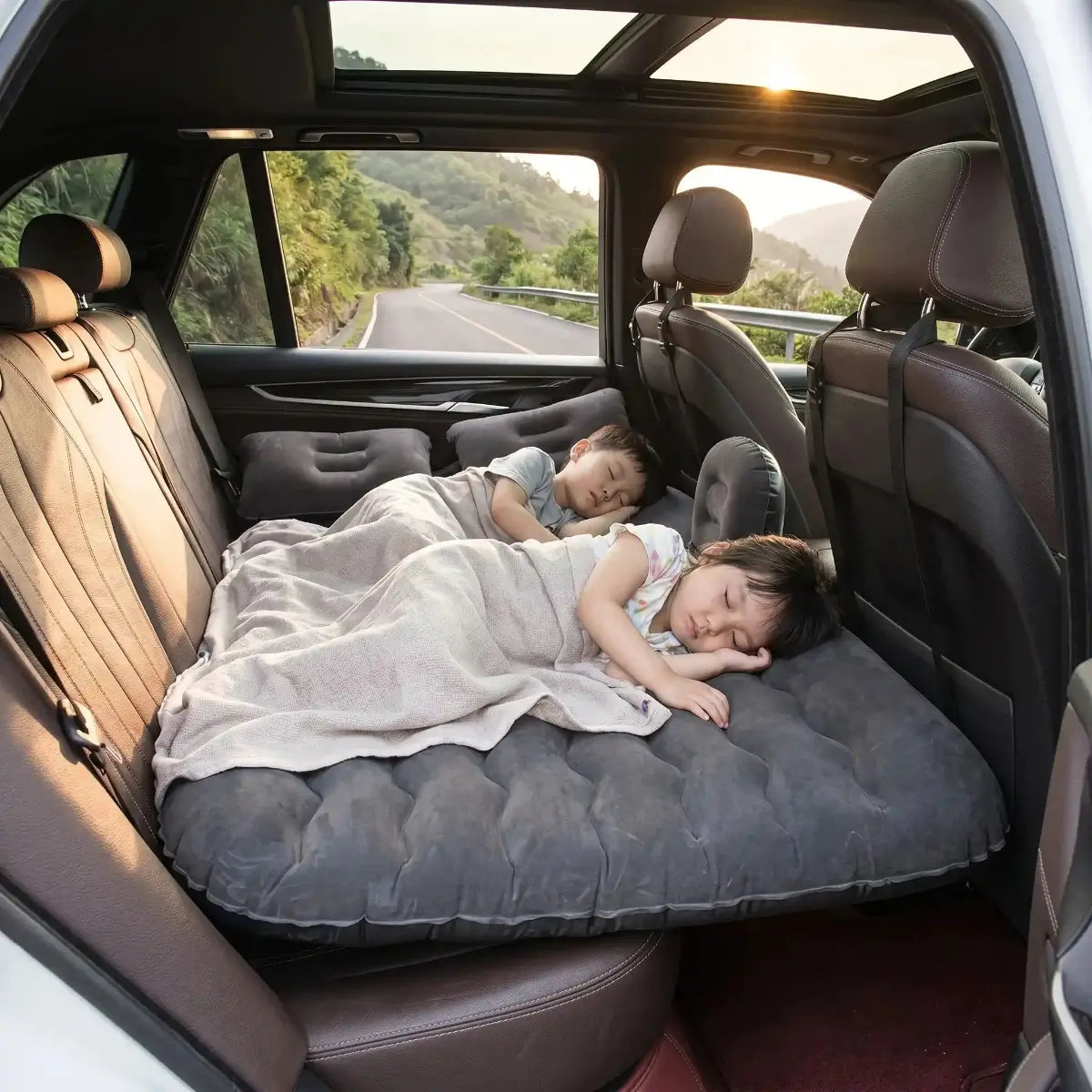 Matelas Voiture Gonflable 130x80cm | Appuie-Tête & Garde-Corps Inclus