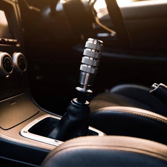 Pommeau de vitesse original antidérapant en aluminium anodisé