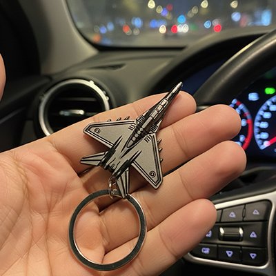 Porte clé Trois coloris disponibles Choix entre finitions argent, noir et or pour s'adapter à tous les styles