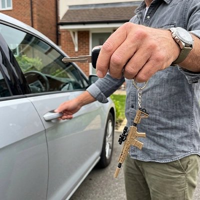 Porte clés voiture Design élégant et mode pour homme Conçu dans un style fashion