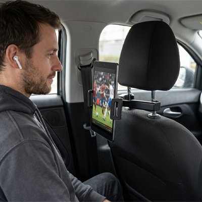 Support tablette voiture Design ouvert permettant l'utilisation des boutons et ports de charge pendant la lecture
